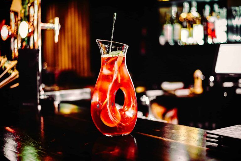 To show a cocktail made in Spain
