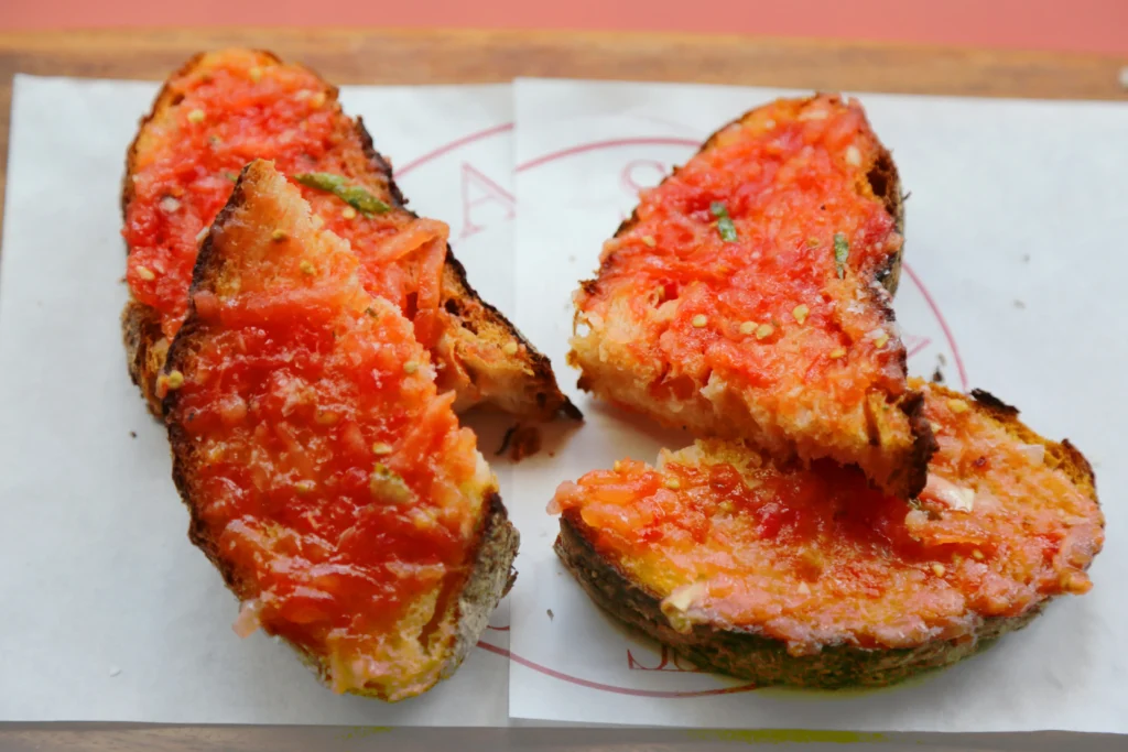 Pan con Tomate