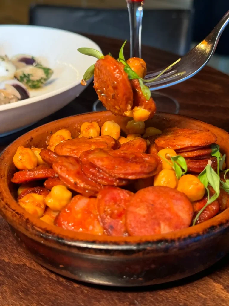 chorizo con garbanzos