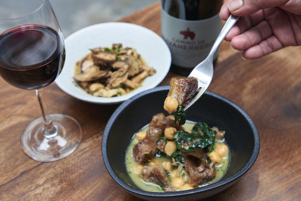 un restaurante español con comida perfecta y sabrosa